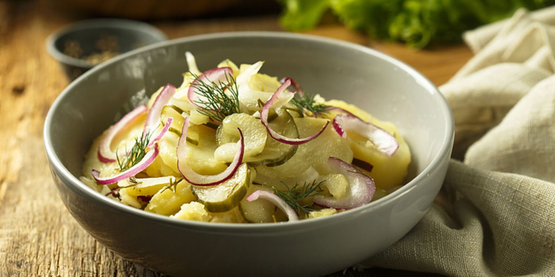 Cibulovo octovy zemiakovy salat fin